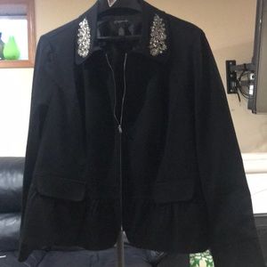 NWT Women’s 3X Blazer with appliqué on collar.